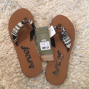 NWT Reef scrunch flip flop