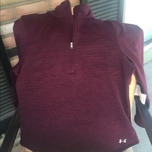 Under armour semi fitted pullover