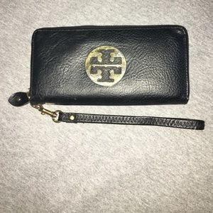 Tory Burch Black & Gold Wallet!