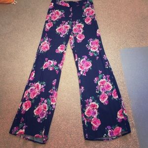 Floral print palazzo pant and black clutch bundle