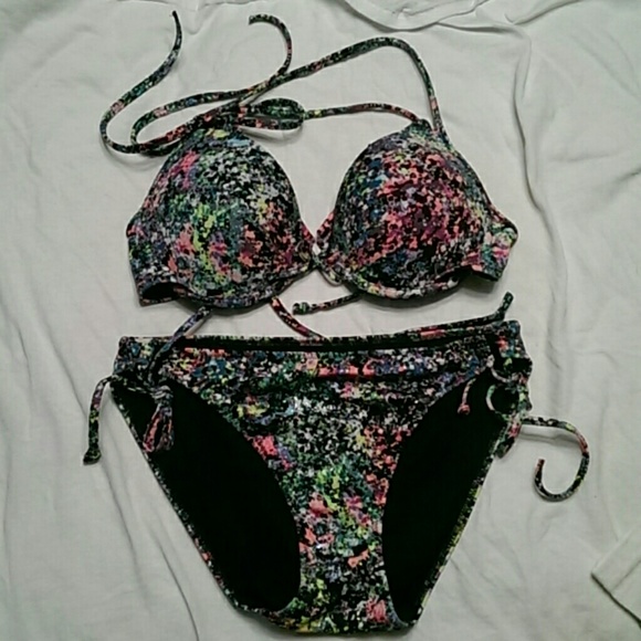 Fabulous top, bikini bottoms