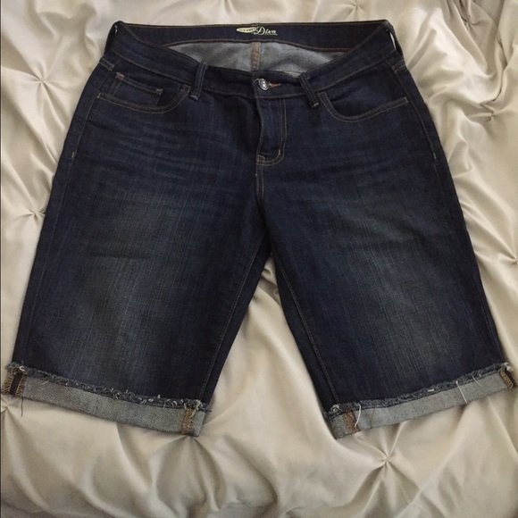 Diva cuffed Bermuda shorts