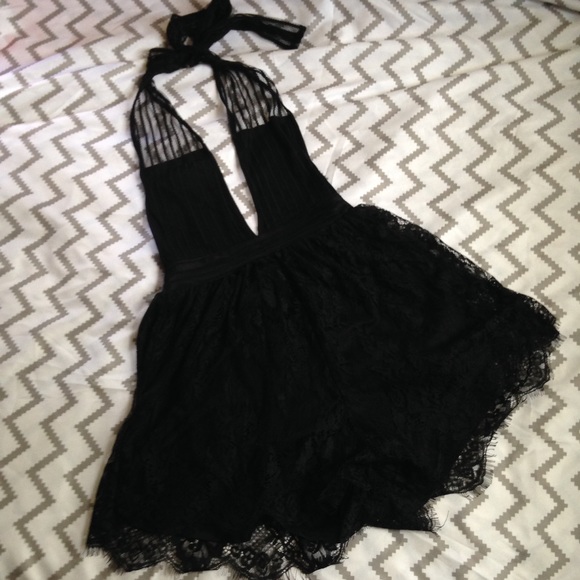 "New Romance" lace romper - Picture 3 of 4