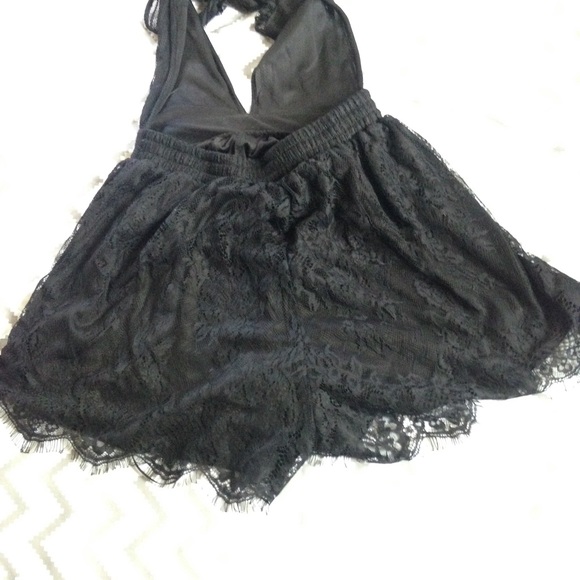 "New Romance" lace romper - Picture 4 of 4