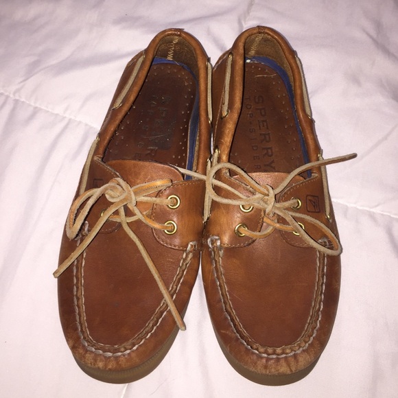 Brown Sperry boat shoes