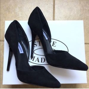 Steve Madden Black Suede Pumps