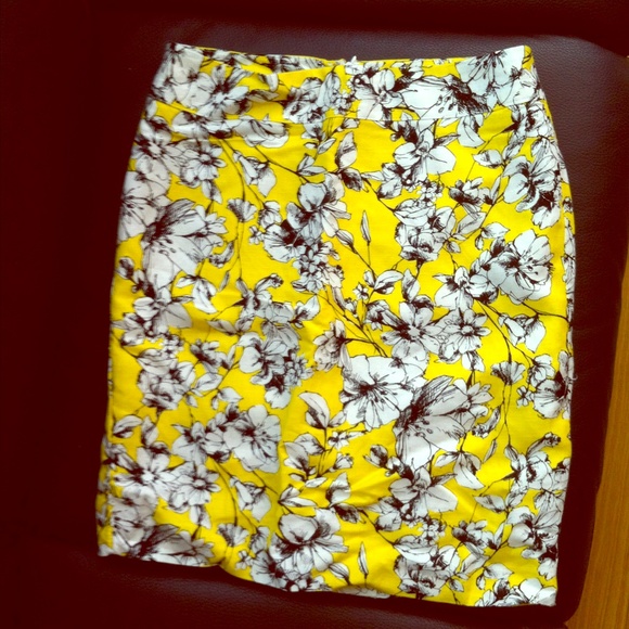 Forever 21 yellow white floral skirt Sz 2 XS