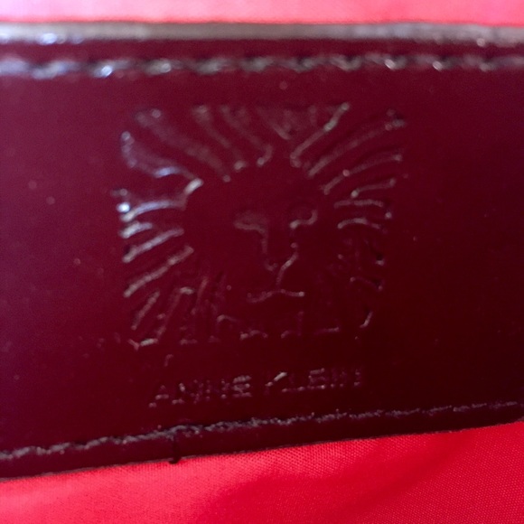 👛👝 Anne Klein patent leather wristlet 👜🎒 - Picture 2 of 4