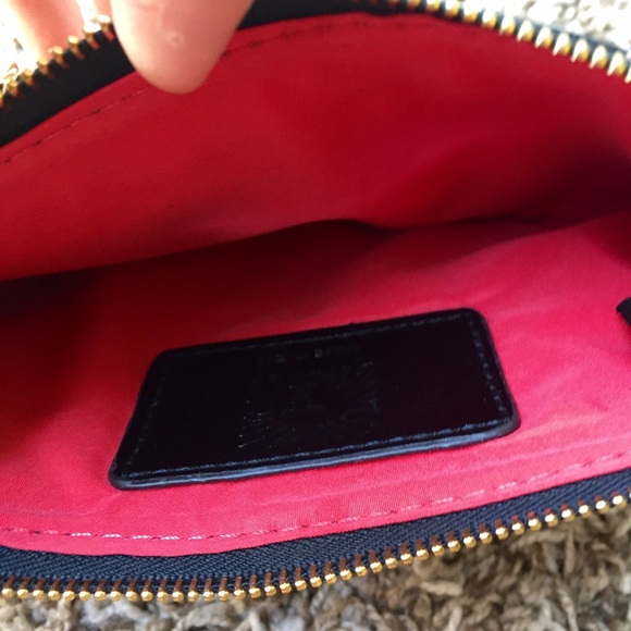 👛👝 Anne Klein patent leather wristlet 👜🎒 - Picture 3 of 4