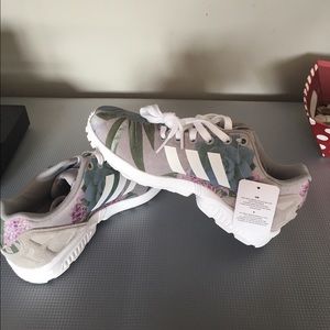 Adidas women's size 6 shoes