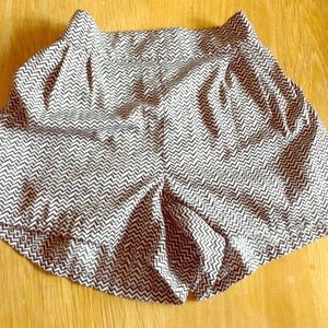 American Eagle Grey Cheveron Shorts high waisted
