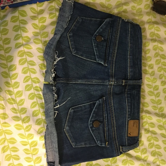 Medium-dark short jean shorts