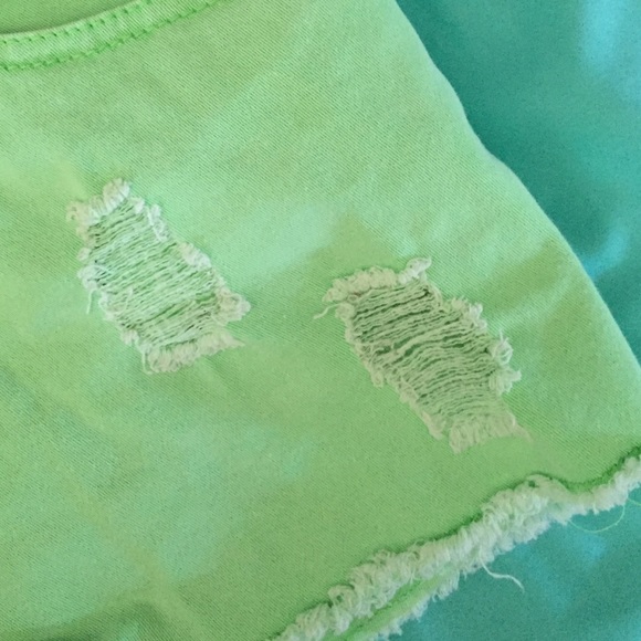 Distressed Rue 21 shorts - Picture 4 of 4