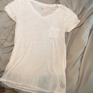 Oversize White V-neck w/ pocket