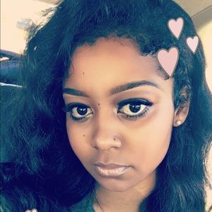 Meet your Posher, Lakaia