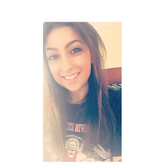 Meet your Posher, Hannah - Picture 1 of 1