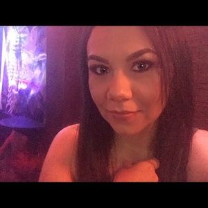 Meet your Posher, Elizabeth