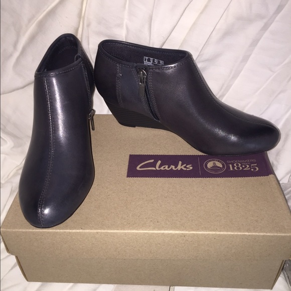 CLARKS dark Grey Leather Bootie NIB "Brielle Abby"