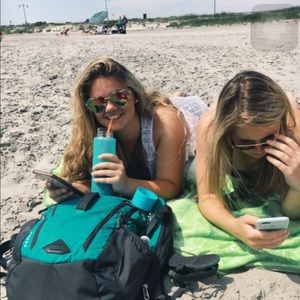 Meet your Posher, Caitlin