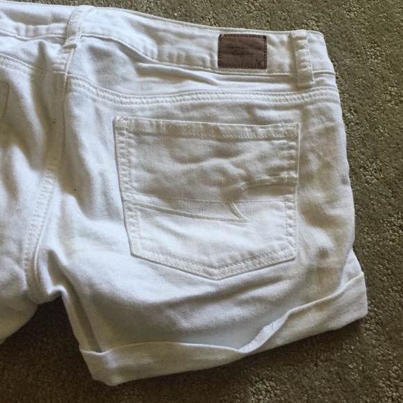 American Eagle white cuffed shorts