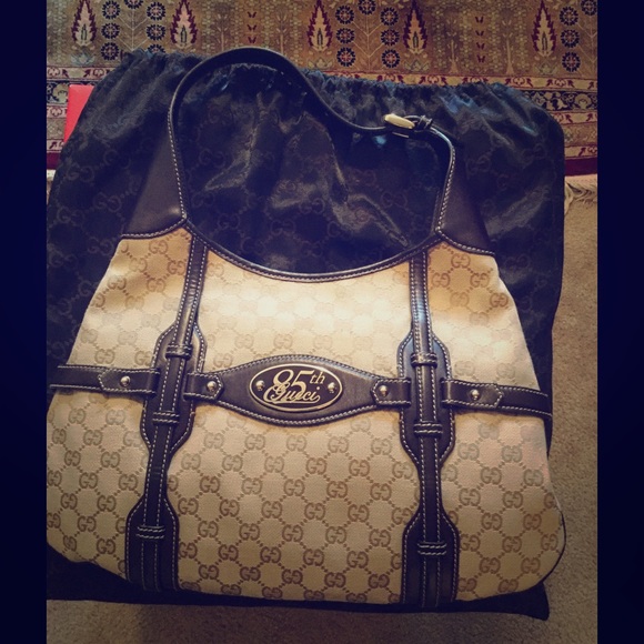 Gucci purse ! Very comfy. Like new !