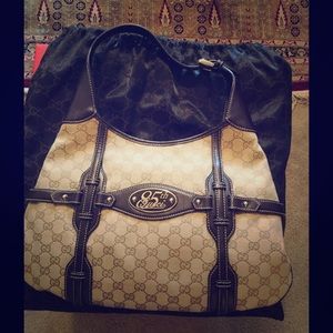 Gucci purse ! Very comfy. Like new !
