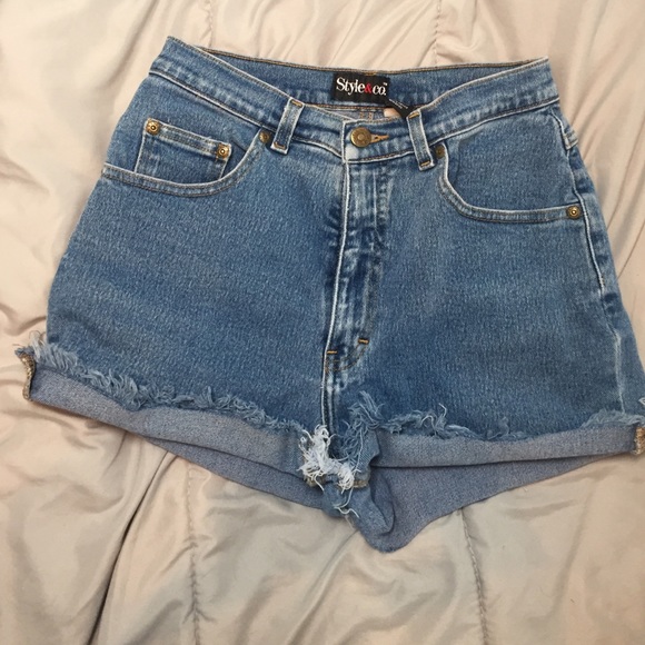 Medium wash, high waisted shorts size 6