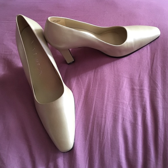 Shoes - Picture 2 of 4