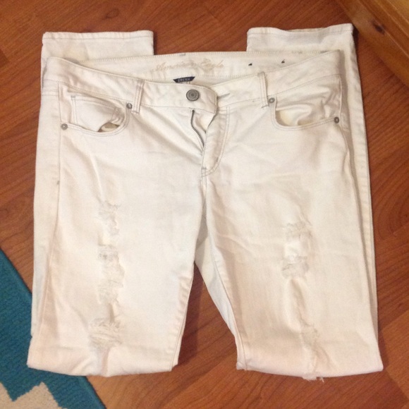 Distressed AE white jeans