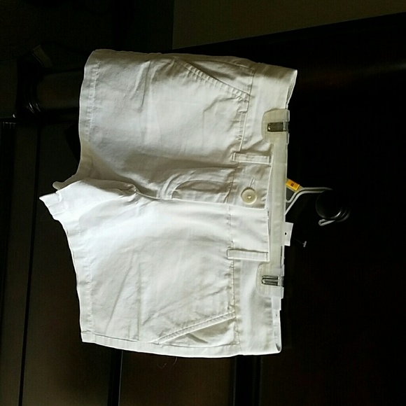 Loft 6" Inseam White Riveria Shorts