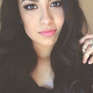 Meet your Posher, Claudia