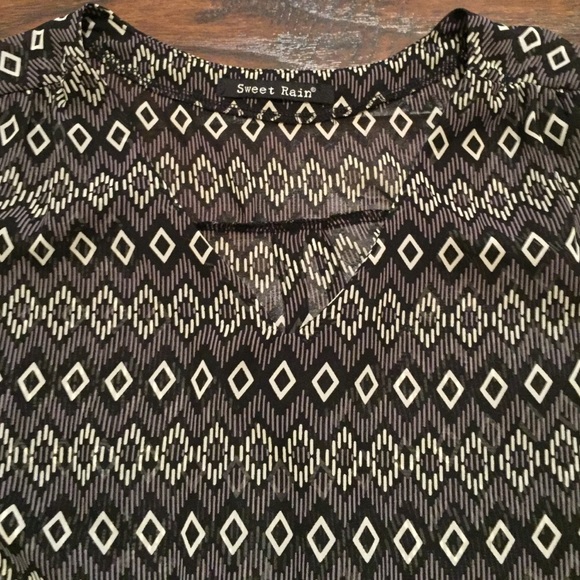 Sweet Rain Black and white Top - Picture 3 of 4