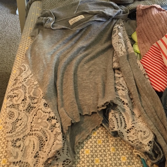 Grey sweatshirt