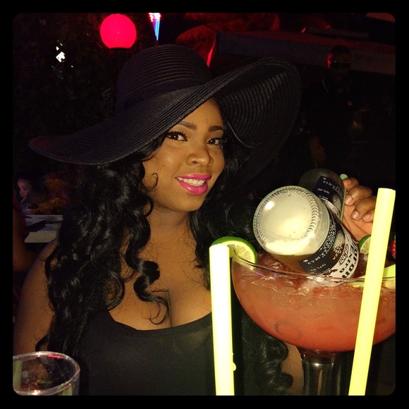 Black beach sun hat