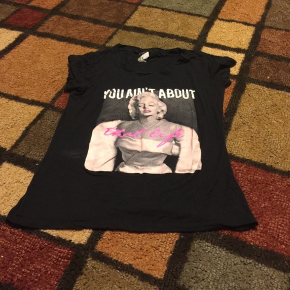 Marilyn Monroe black shirt