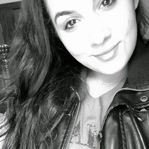 Meet your Posher, Enza