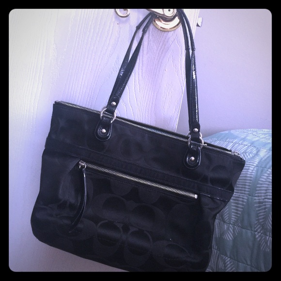 Final Day Sale! 🎉 Coach Hand Bag