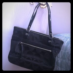 Final Day Sale! 🎉 Coach Hand Bag