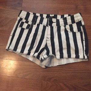 Black and white stripes shorts
