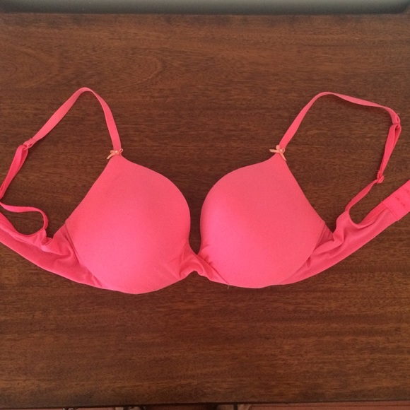 Pretty Victoria's Secret push-up bra❣