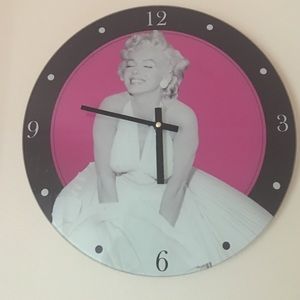 Marlyn Monroe clock