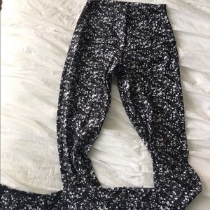 Lululemon Shine Tight Roll-Down Leggings. Size 4