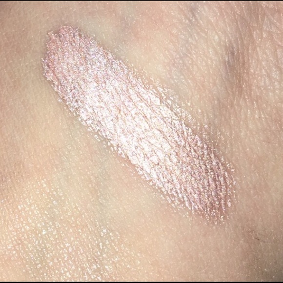 ROSE GOLD MULTI PURPOSE HIGHLIGHTING MOUSSE SHADOW - Picture 3 of 4