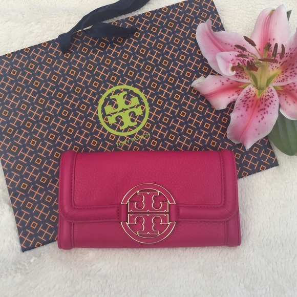Tory Burch Handbags - 💟NWT Tory Burch Leather Amanda Continental Wallet