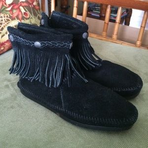 Minnetonka Black Suede Fringe Ankle Boots Size 8