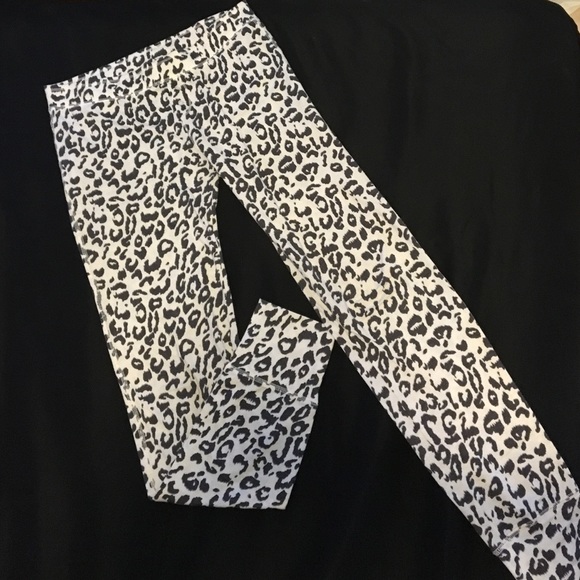 ❗️SOLD❗️ Victoria's Secret Leopard Print Leggings - Picture 2 of 3