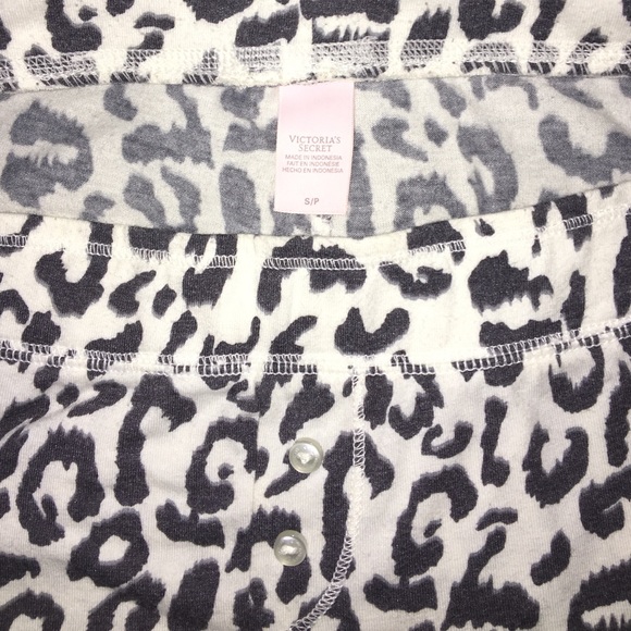 ❗️SOLD❗️ Victoria's Secret Leopard Print Leggings - Picture 3 of 3