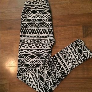 Black and white print leggings