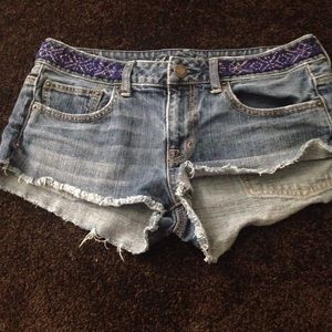 American Eagle shorts with belt embroidered.