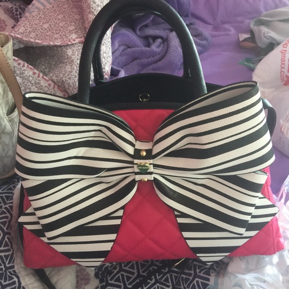Beautiful Betsey Johnson handbag! - Picture 1 of 3
